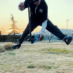 Ipozon Trampoline Scooter -Lucky shop Edu Fingerwhip on Grass with ipozon trick scooter 15467.1677710560